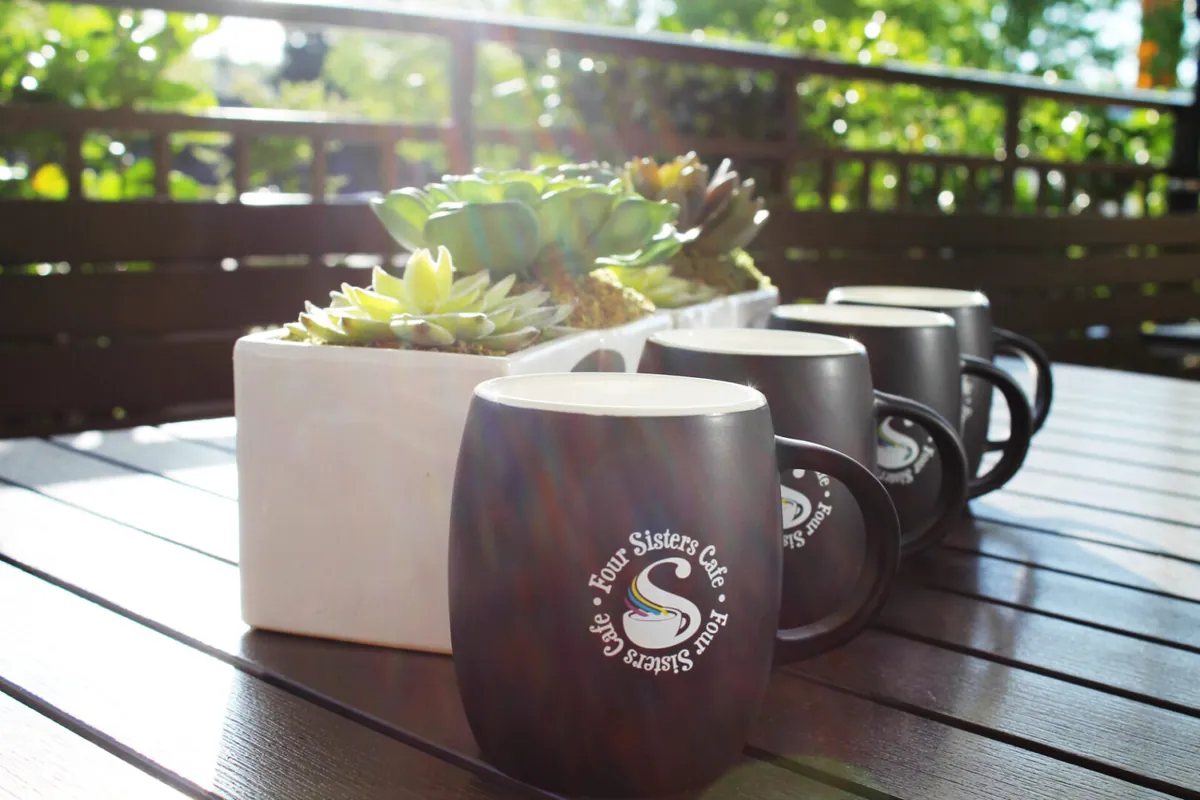 Four Sisters Cafe in Roseville